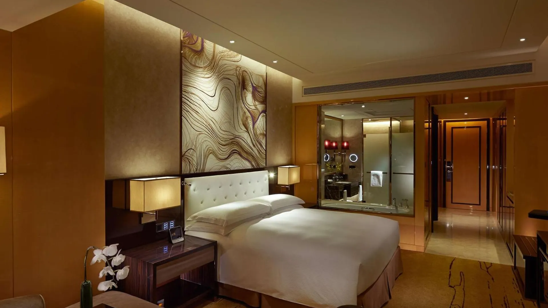 Hilton Zhengzhou Hotel 4*,  China