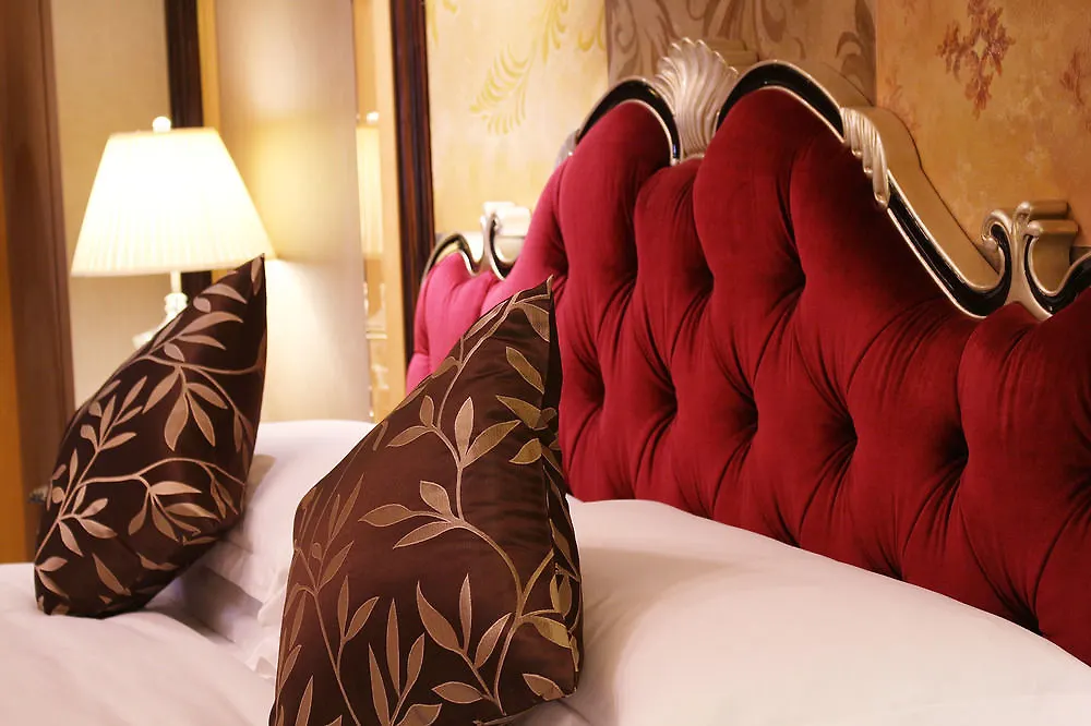 Hilton Zhengzhou Hotel 4*,